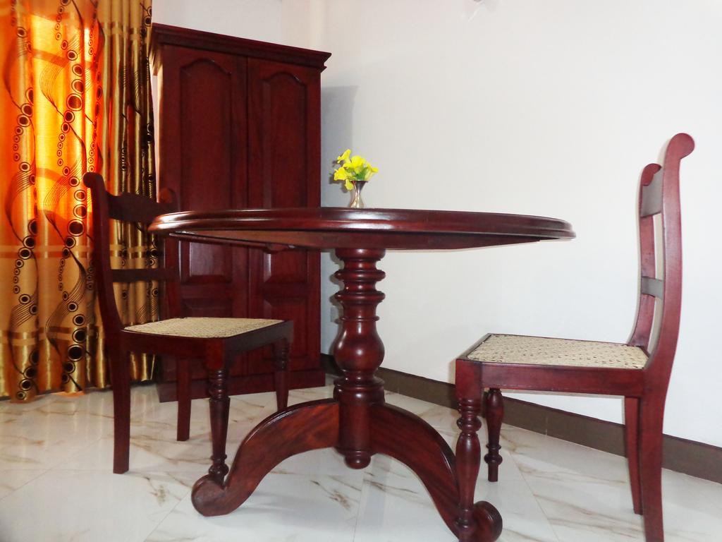 Hotel Italia Ambalangoda  Rum bild