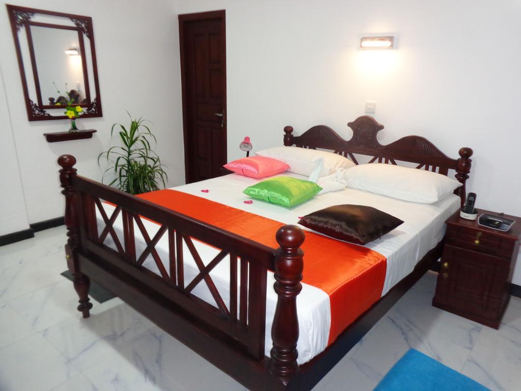 Hotel Italia Ambalangoda  Rum bild